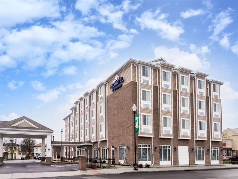 Microtel Inn & Suites By Wyndham - פן יאן מראה חיצוני תמונה