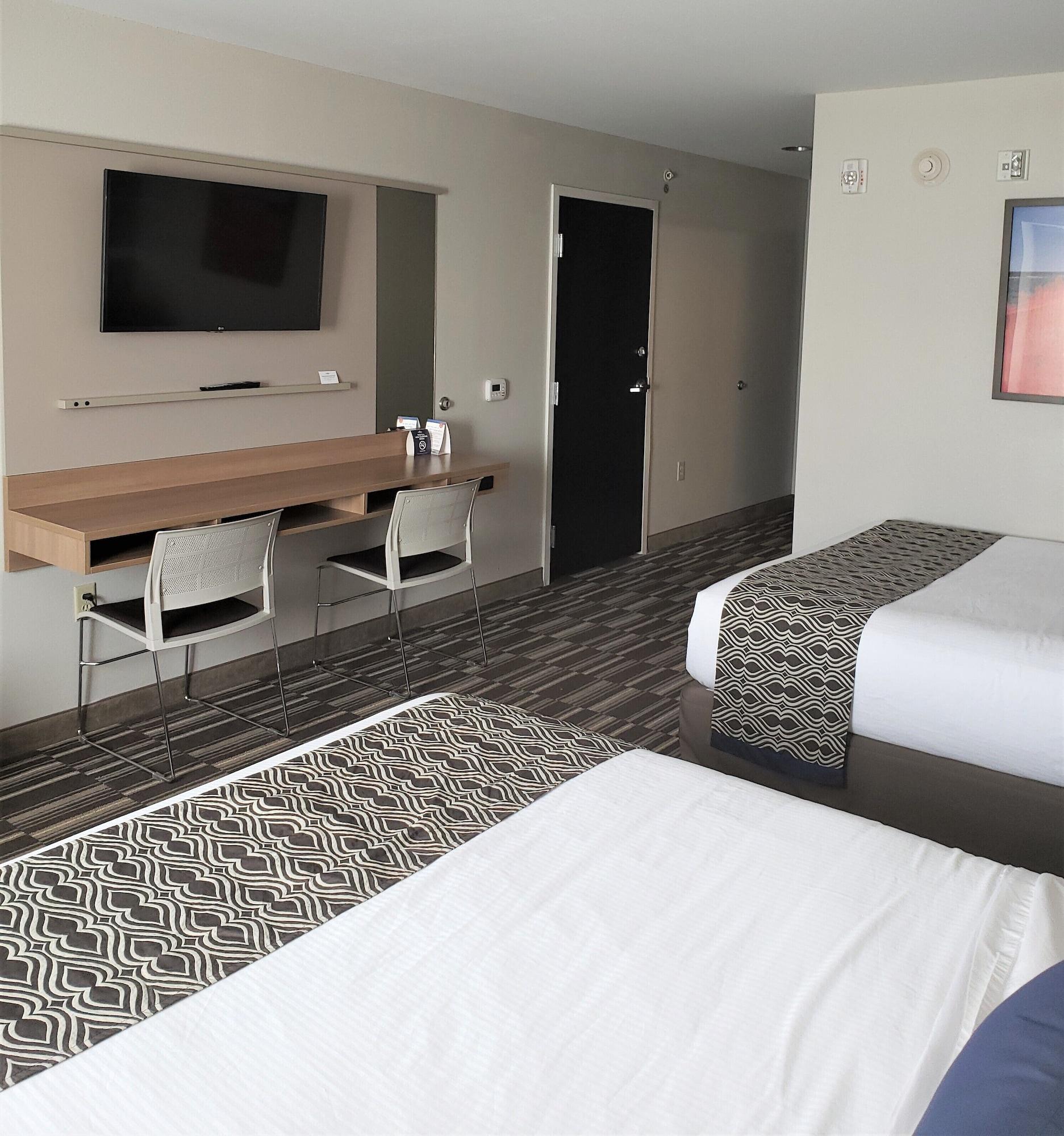 Microtel Inn & Suites By Wyndham - פן יאן מראה חיצוני תמונה
