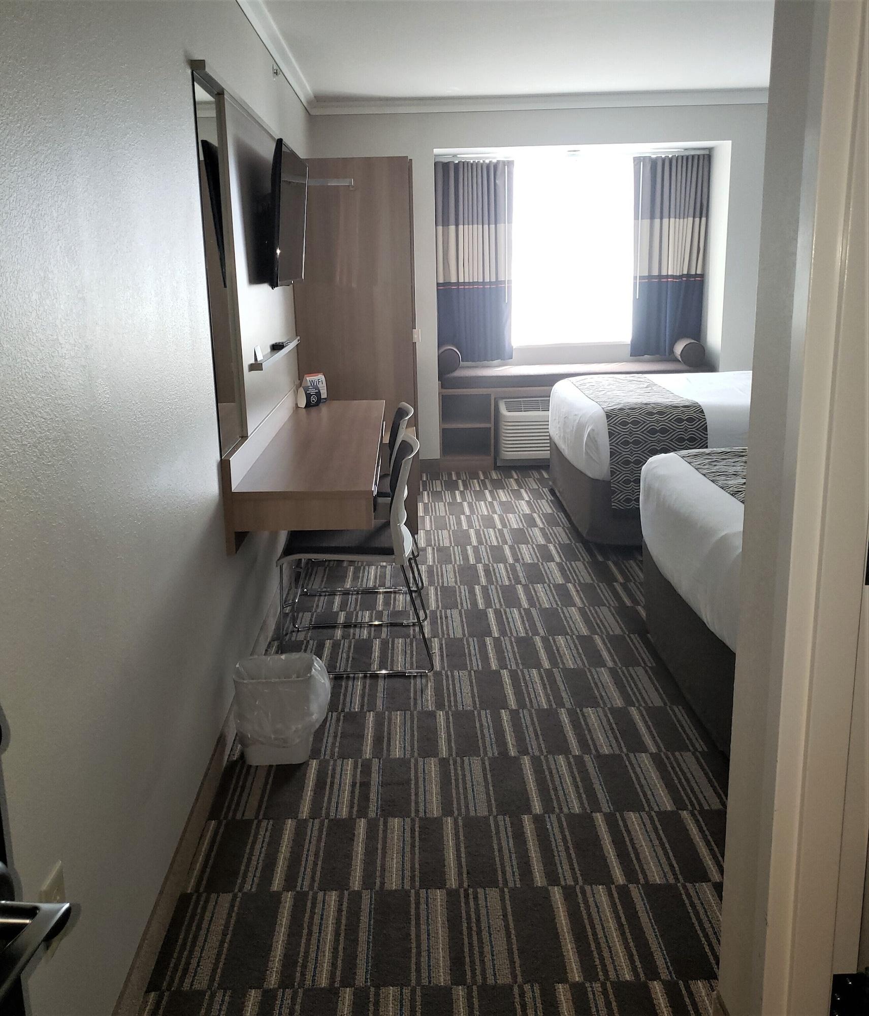 Microtel Inn & Suites By Wyndham - פן יאן מראה חיצוני תמונה