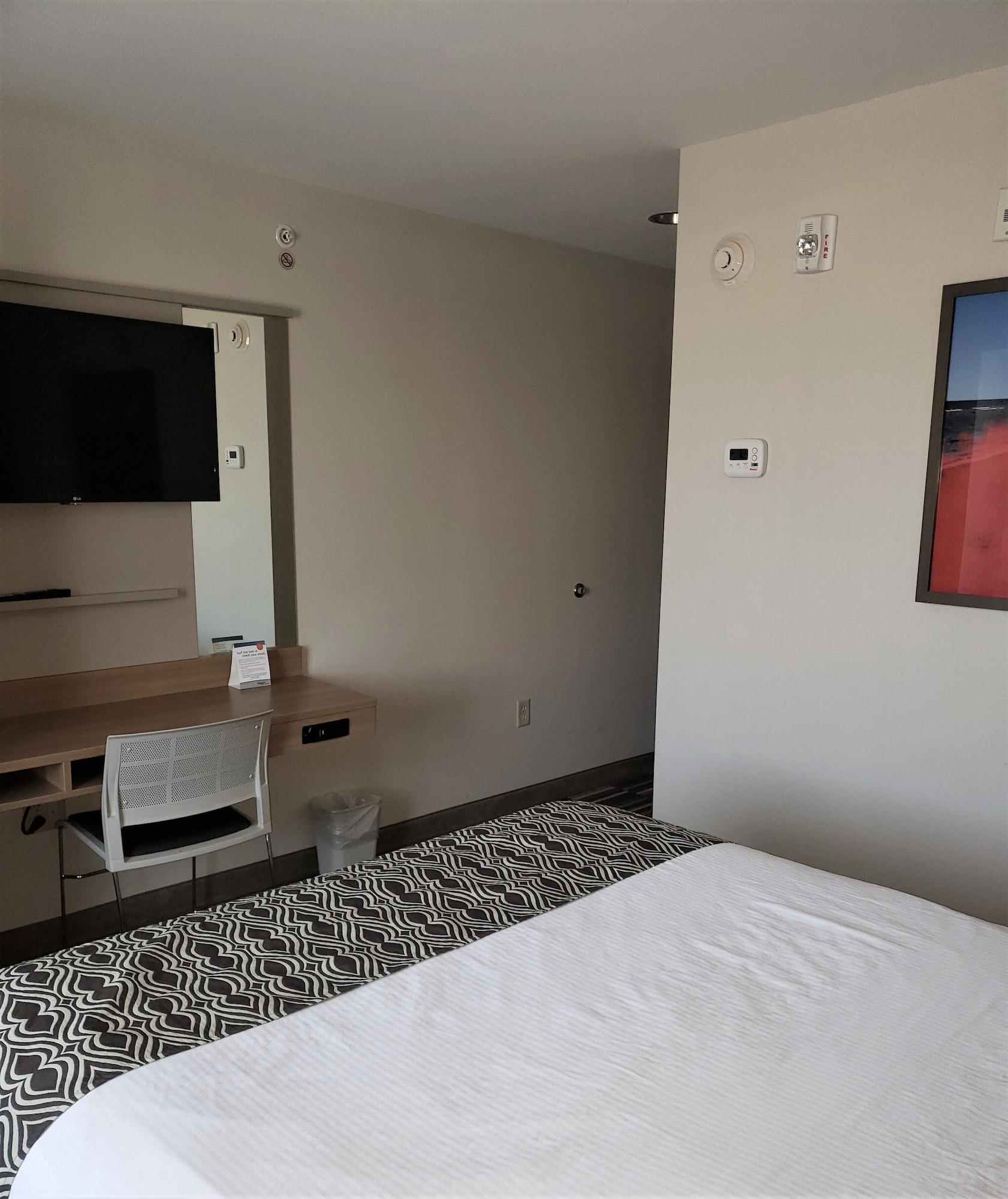 Microtel Inn & Suites By Wyndham - פן יאן מראה חיצוני תמונה
