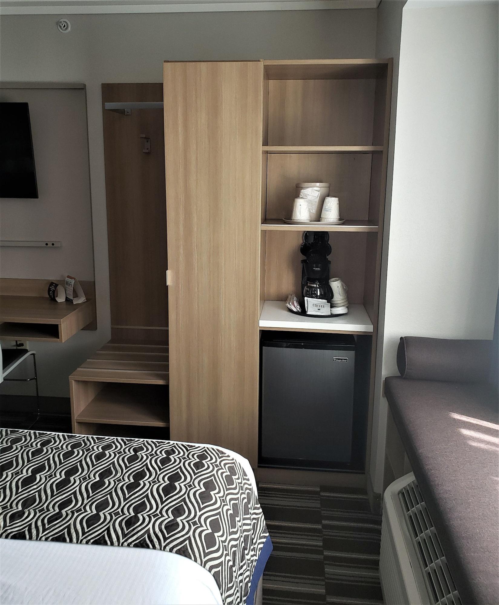 Microtel Inn & Suites By Wyndham - פן יאן מראה חיצוני תמונה