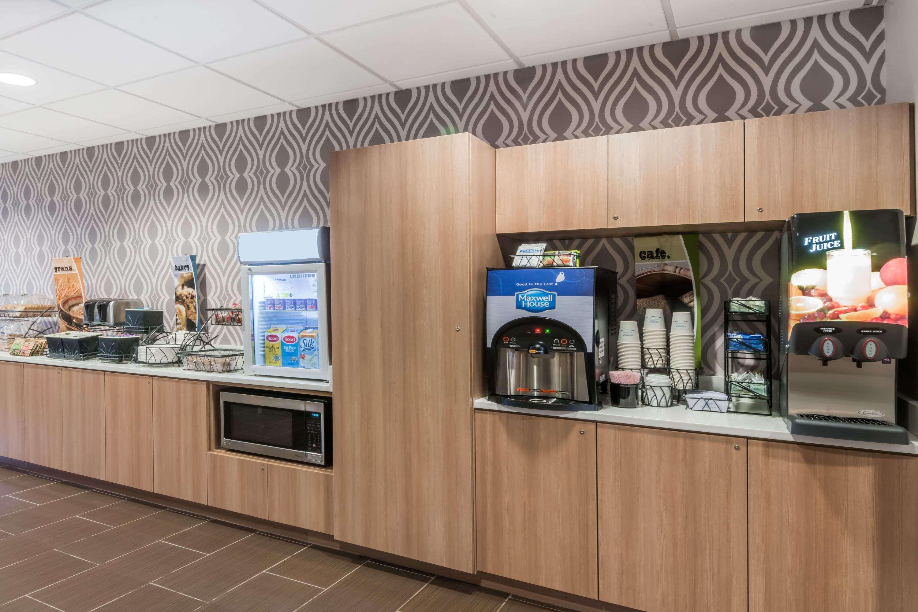 Microtel Inn & Suites By Wyndham - פן יאן מראה חיצוני תמונה