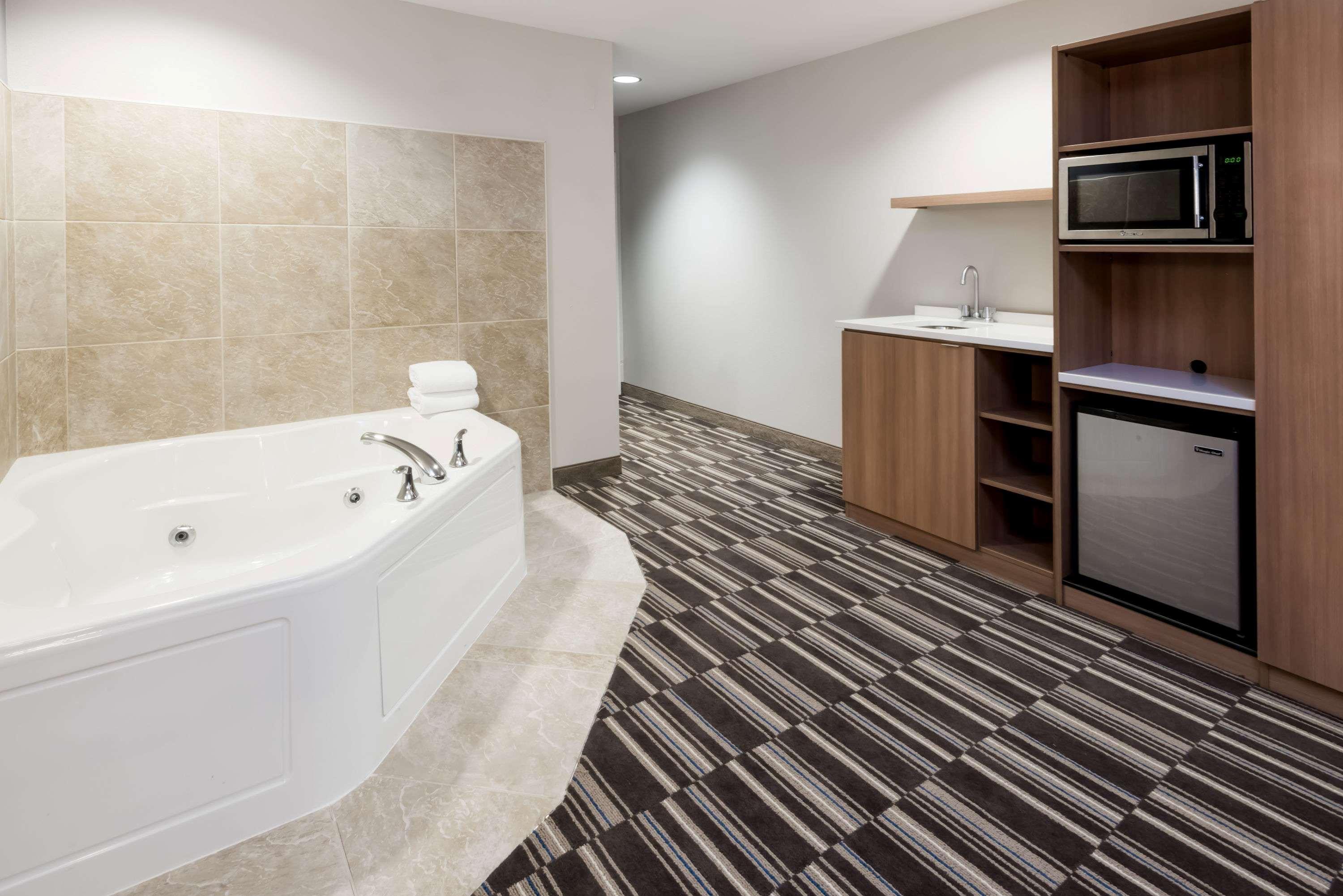 Microtel Inn & Suites By Wyndham - פן יאן מראה חיצוני תמונה