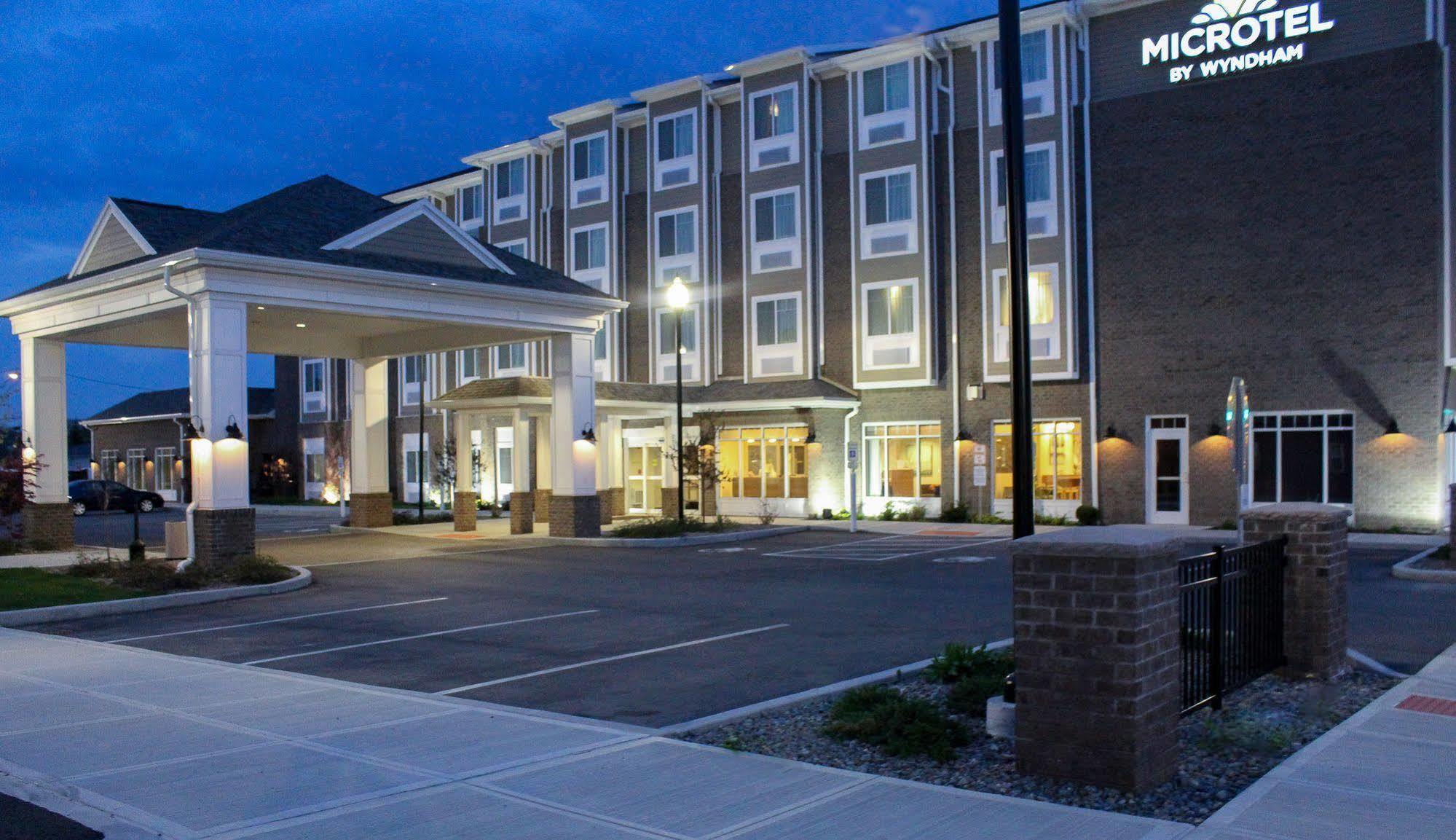 Microtel Inn & Suites By Wyndham - פן יאן מראה חיצוני תמונה