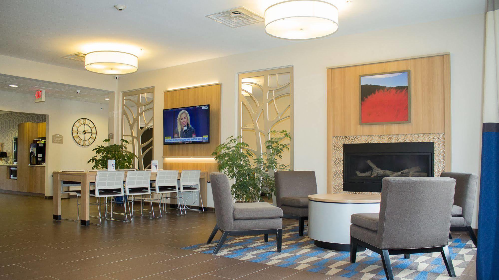 Microtel Inn & Suites By Wyndham - פן יאן מראה חיצוני תמונה