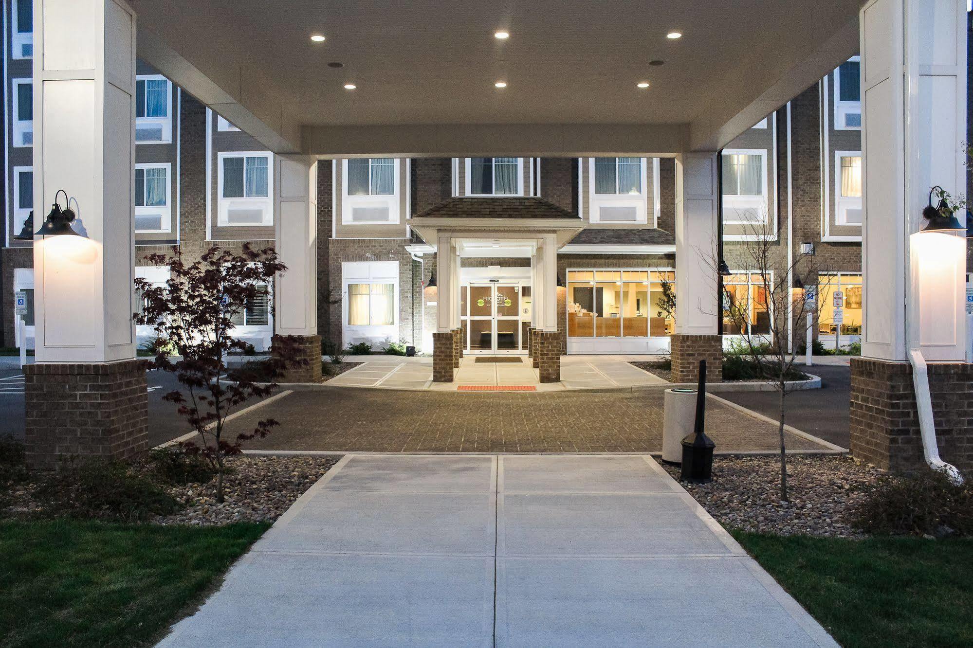 Microtel Inn & Suites By Wyndham - פן יאן מראה חיצוני תמונה