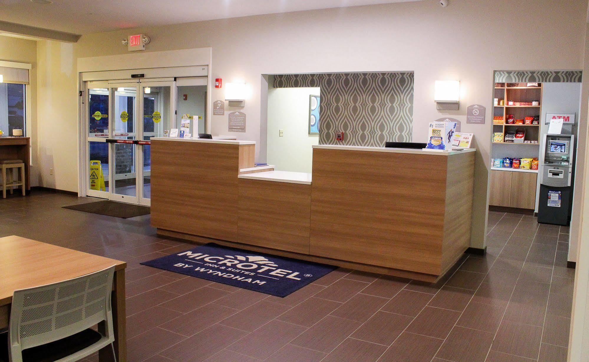 Microtel Inn & Suites By Wyndham - פן יאן מראה חיצוני תמונה
