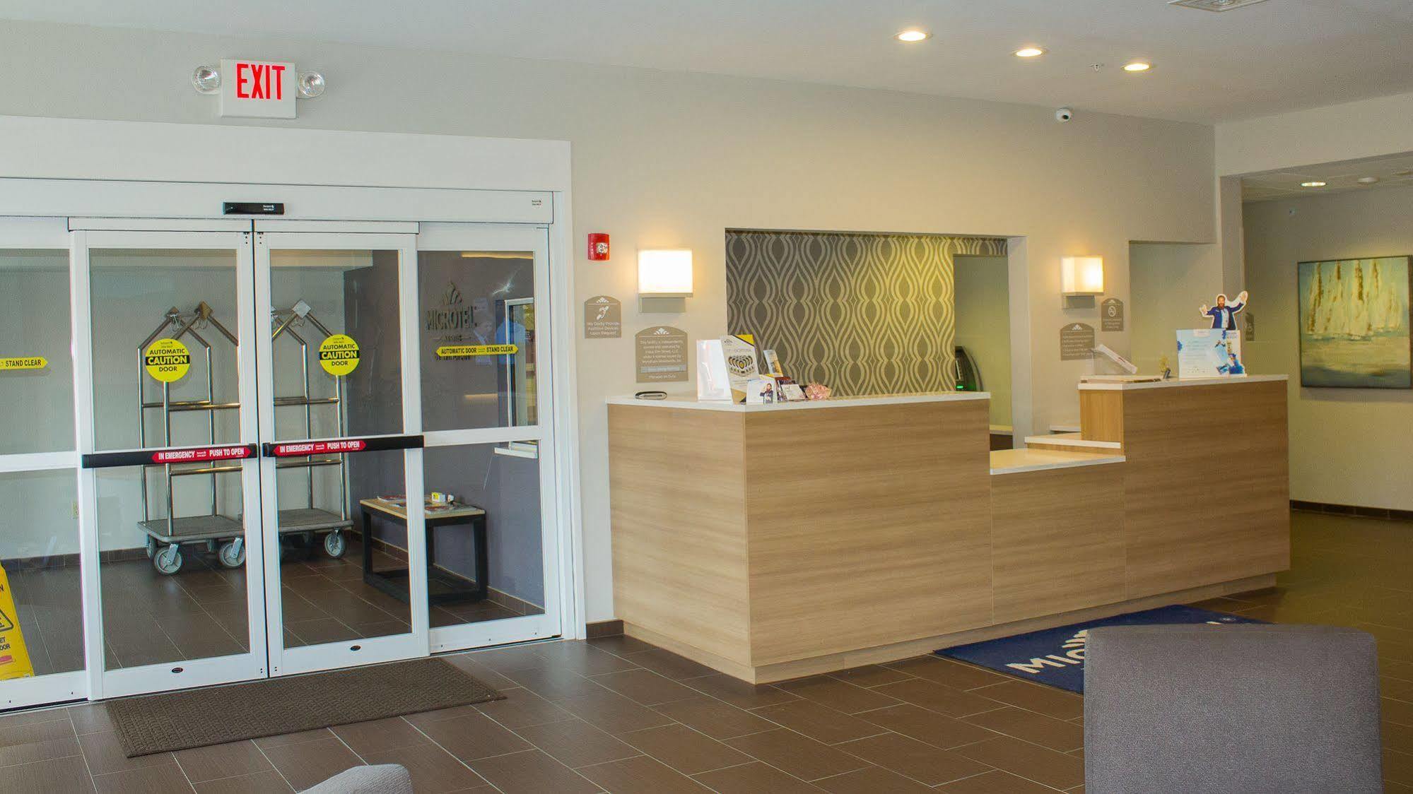 Microtel Inn & Suites By Wyndham - פן יאן מראה חיצוני תמונה