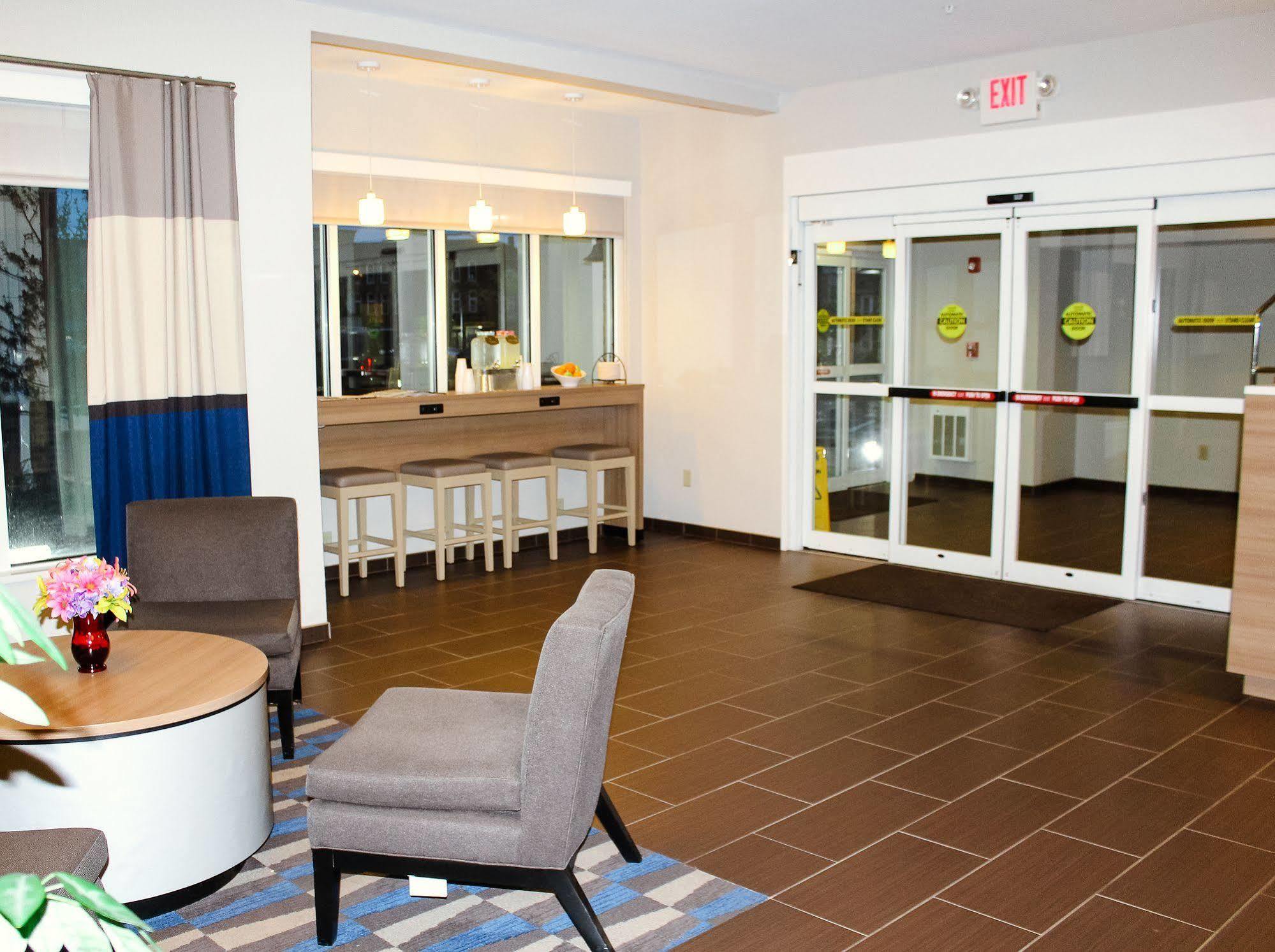 Microtel Inn & Suites By Wyndham - פן יאן מראה חיצוני תמונה